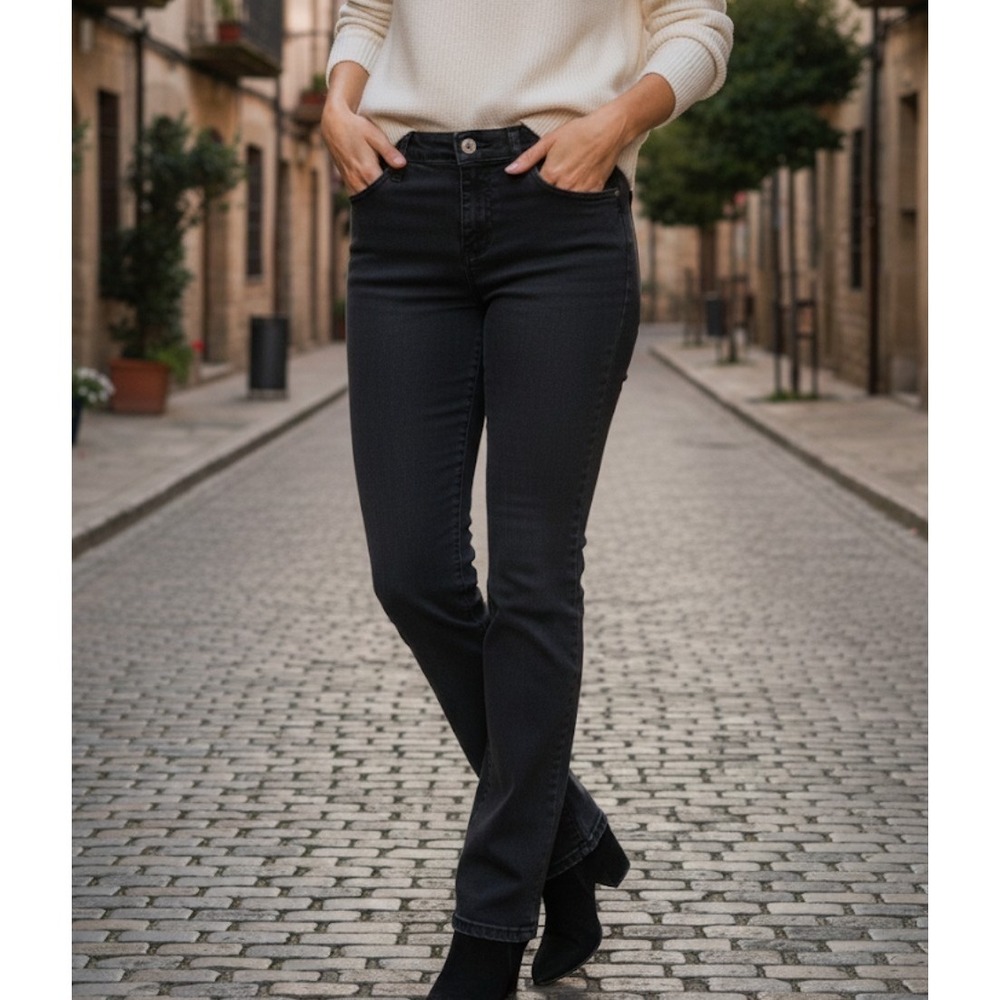 GUC LRL Lauren Jeans Co Ralph Lauren Size 4 Classic Straight Jeans Black Stretch
